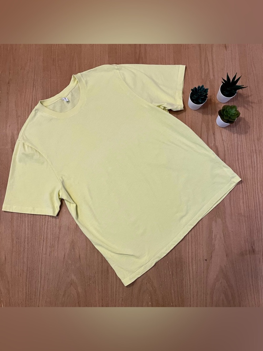Kotn Men’s Tshirt in Yellow size Medium
